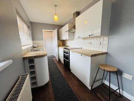 3 bedroom terraced house to rent - Photo 3