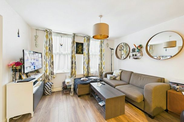 1 bedroom Maisonette in Station Approach, Aldershot - Photo 1