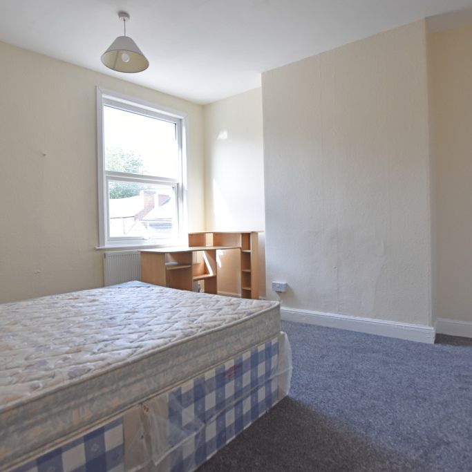 2 Bedroom Flat - Photo 1