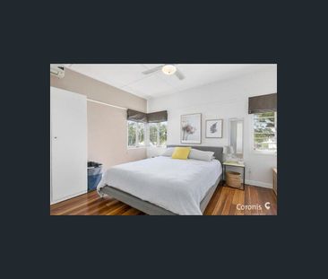 Lovely Character Cottage with Swimming Pool! - Photo 4