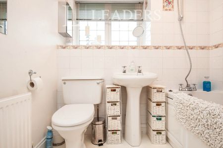 4 bedroom house to rent Sleaford Close, Grange Park, SN5 - Photo 5