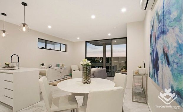 2-Bed + 2 Bath Boutique Luxury Apartment - Photo 1