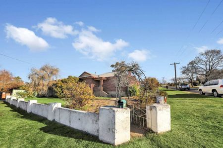 2 Bedroom Brick Home - Photo 5