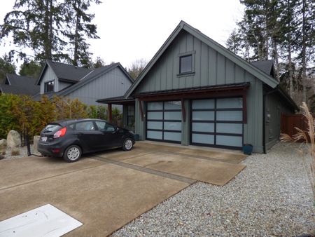 3 Bedroom 2 Bathroom Executive Home Qualicum Beach - Photo 5