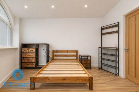 6 bed Mid Terraced House for Rent - Photo 5