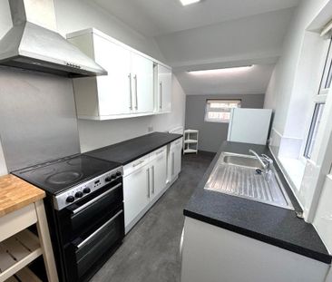 2 bedroom end of terrace house to rent - Photo 5