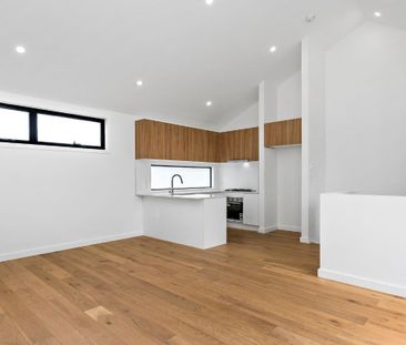 Modern Living in Prime Yarraville Location - Photo 3