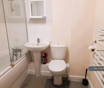 2 bedroom flat to rent - Photo 3