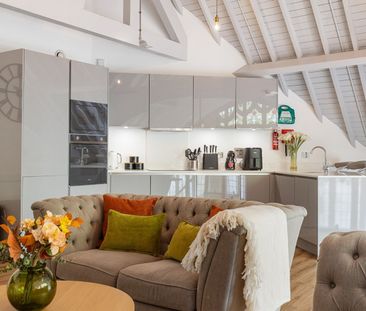 3 Bed Penthouse, Wycliffe House, IG1 - Photo 3