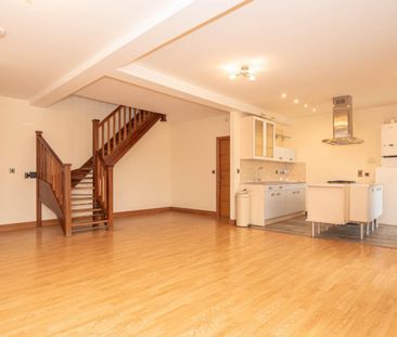 1 bedroom Flat To Let - Photo 2