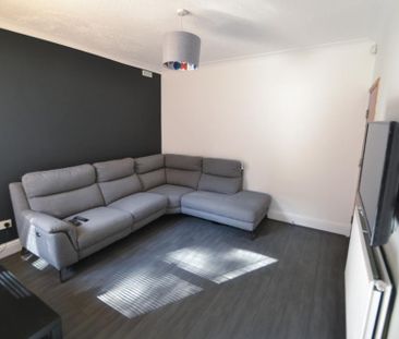 6 bedroom detached house to rent - Photo 2