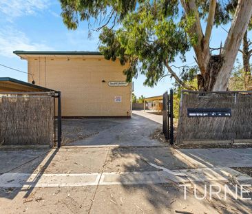 UPSTAIRS MODERN 2 BEDROOM UNIT - Photo 5