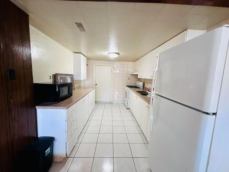 For Lease - 29 Peterdale Road Unit# Basement, Toronto, Ontario - Photo 2