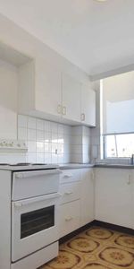 SPACIOUS APARTMENT WITH OCEAN VIEWS & SWIMMING POOL IN BUILDING - Photo 3
