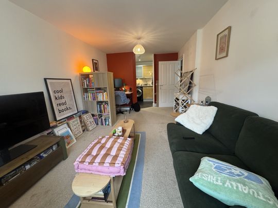 Coxhill Way, Aylesbury - Photo 1