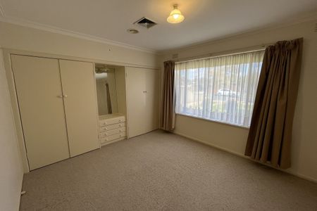 3-Bedroom Family Home with Multiple Living Areas - Photo 4