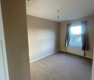 3 bedroom end of terrace house to rent - Photo 4