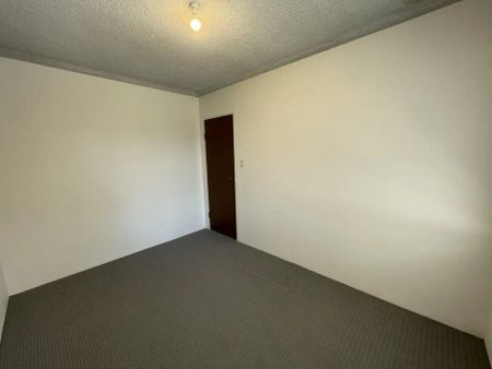 “Charming 2-bedroom Unit” - Photo 3