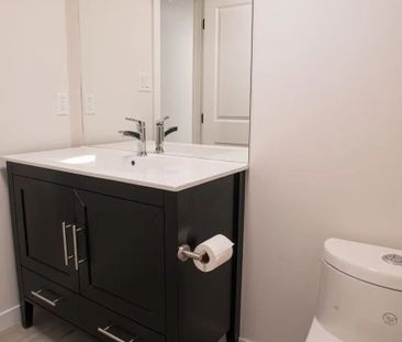 For Lease - 200 John Street Unit# B, Bradford West Gwillimbury, Ont... - Photo 2