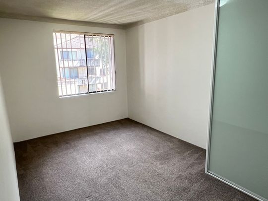 CONVENIENTLY LOCATED 1 BEDROOM APARTMENT - Photo 1