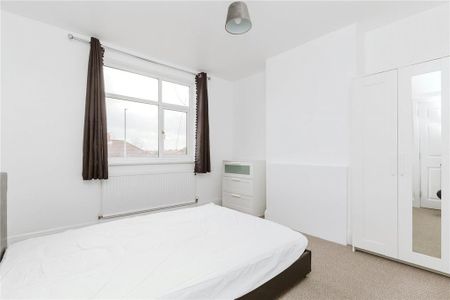 4 bedroom semi-detached house to rent - Photo 3