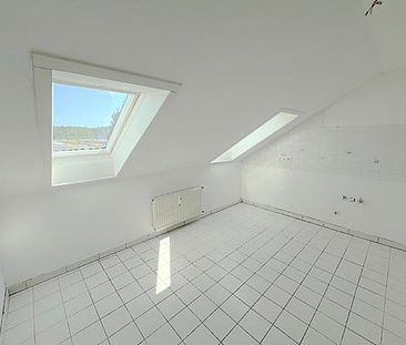 Gepflegte ca. 89 m² große DG-Wohnung mit großem Wohn-/Esszimmer, Ta... - Foto 6