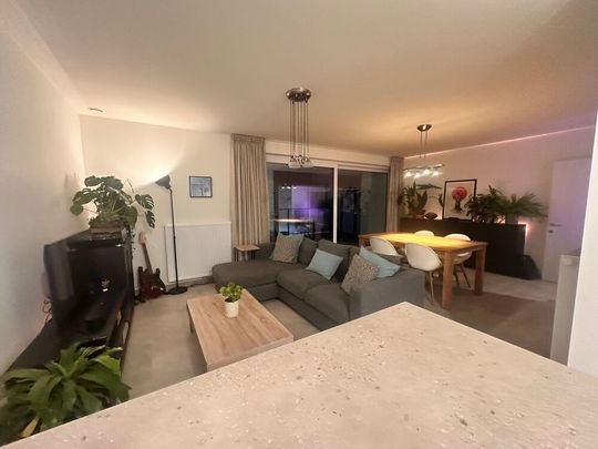 Energiezuinig nieuwbouwappartement (label A) met zonnig terras en overdekte parking! - Photo 1