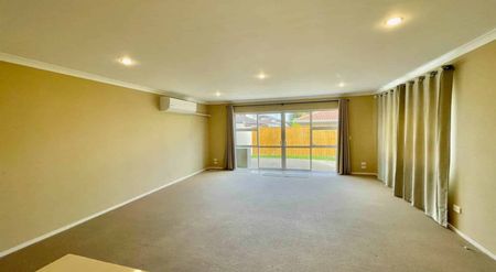 Family Home in Flat Bush - Photo 4