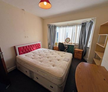 5 bedroom semi-detached house to rent - Photo 2