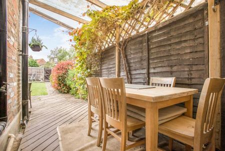 3 bedroom semi-detached house to rent - Photo 4