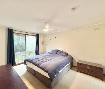 Charming Home with Stunning Gardens & Renovated Bathroom - Photo 4