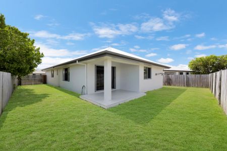 Spacious 4-Bedroom Home with Modern Comforts - Photo 5