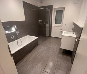 Wohnung mit ca. 200qm Garten und Garage - Photo 1