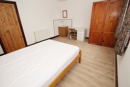 Charminster, Bournemouth - Photo 4