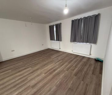 2 Bed Terraced House, Florence Street, E16 - Photo 5