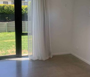 Sunny Wanaka Rental with Mountain Views - Photo 4