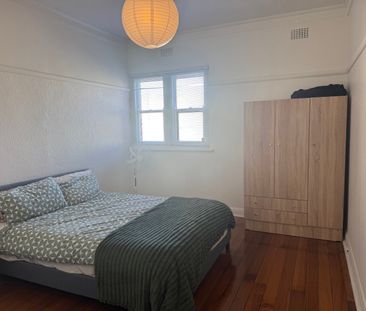 Caulfield North - Photo 1