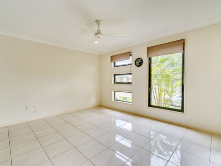 12 Ovals Terrace, Springfield Lakes, QLD 4300 - Photo 4