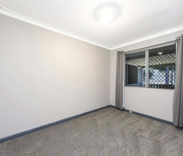 Charming Home in Super Central Mandurah Location - Photo 2