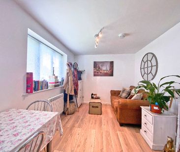 Ascot Court, Aldershot, Hampshire, GU11 - Photo 5