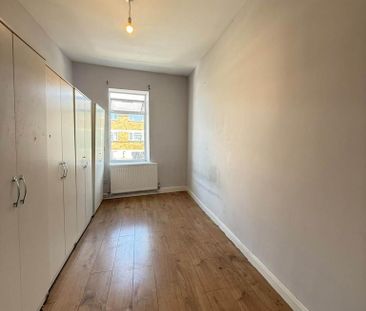 3 bedroom flat to rent - Photo 2