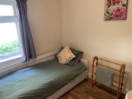 3 Charnwood Terrace, St John's Road, Matlock Bath, Derbyshire, DE4 3PR - Photo 3