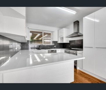 Easy-Care Unit Offering an Exceptional Lifestyle! - Photo 6