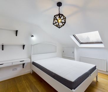 2 bedroom Flat To Let - Photo 2