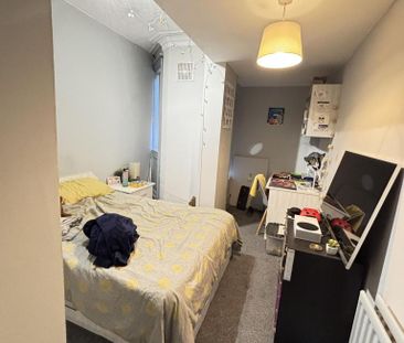 4 bedroom flat to rent - Photo 3