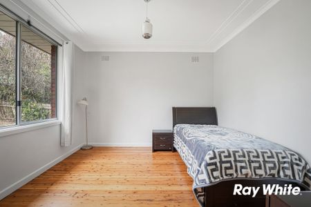 READY TO MOVE IN Three Bedroom Family Home With Oversized Backyard! - Photo 4