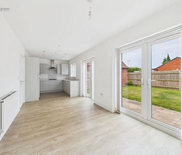 4 bedroom detached house to rent - Photo 2