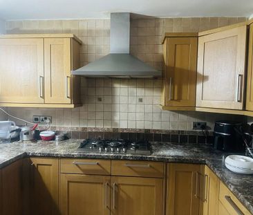 5 bedroom semi-detached house to rent - Photo 2