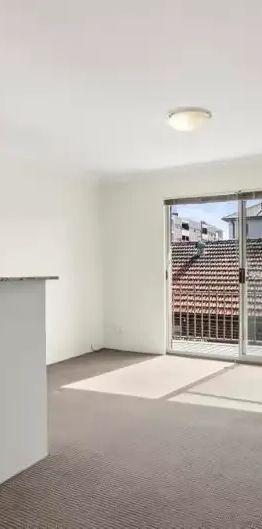 Modern One Bedroom Apartment in Kensington - Photo 1