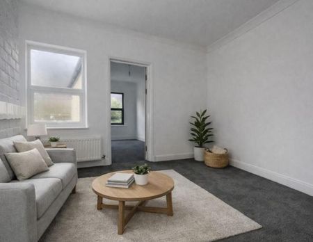 4 bedroom semi-detached house to rent - Photo 2